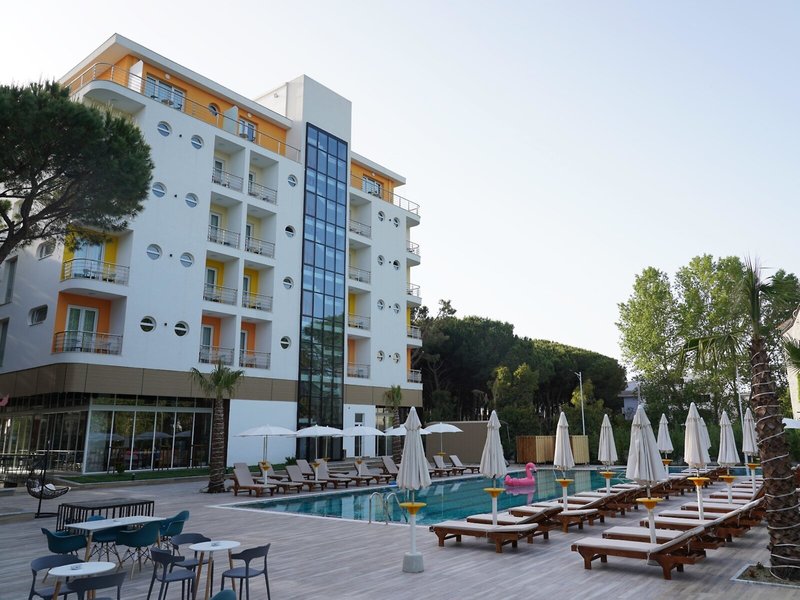 Hotel  Monaco & Garden 1