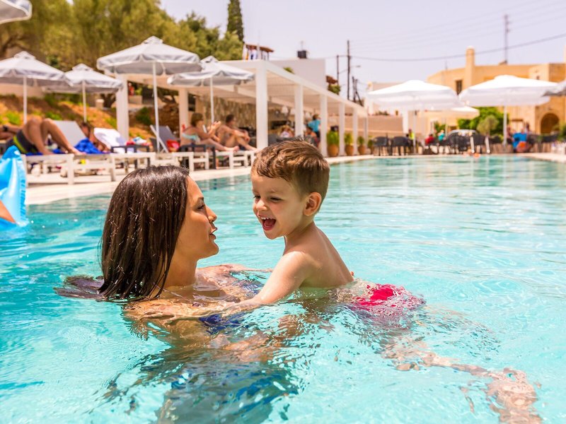 Sundance Apartments & Suites 11