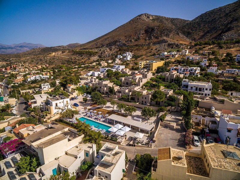 Sundance Apartments & Suites 12