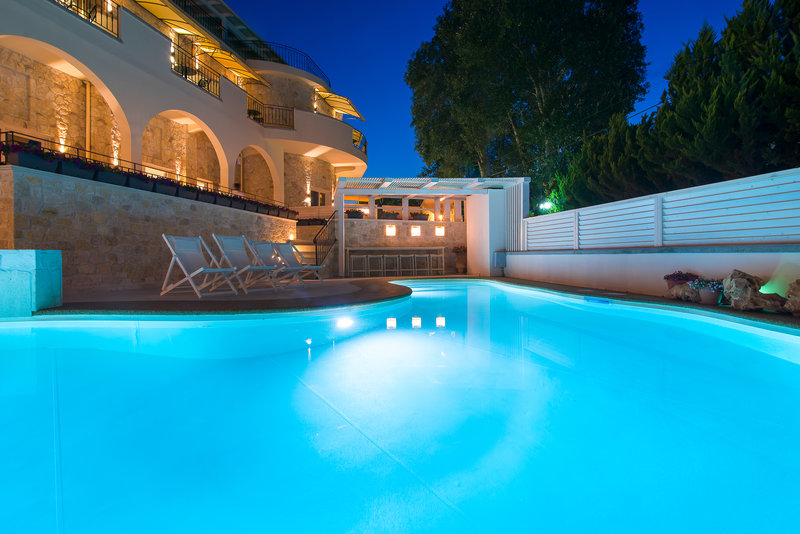 Neikos Luxury Suites 2