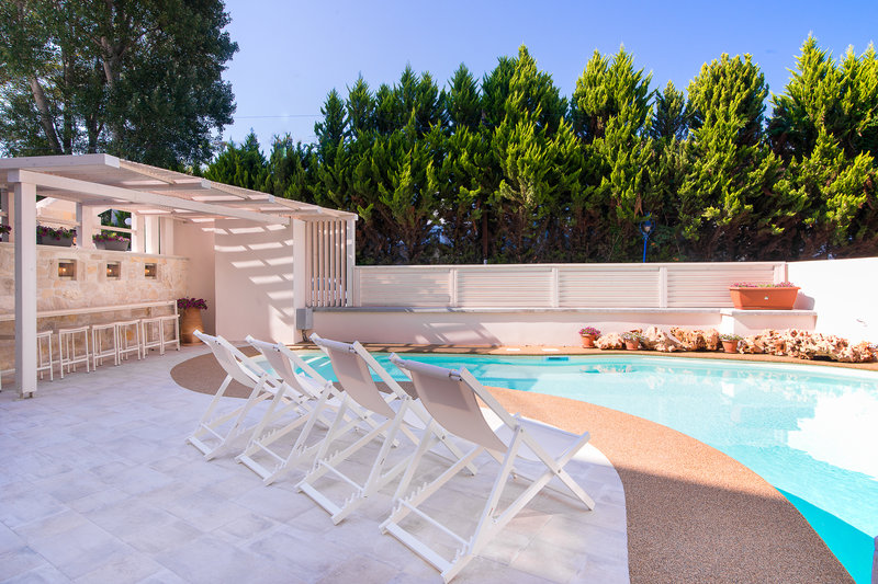 Neikos Luxury Suites 3