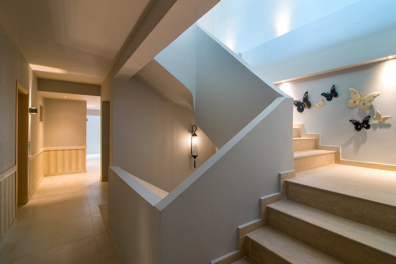 Neikos Luxury Suites 5