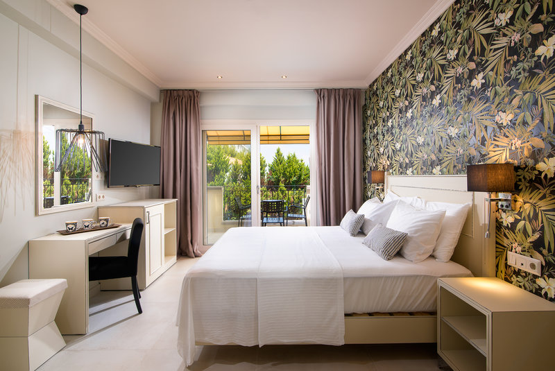 Neikos Luxury Suites 7