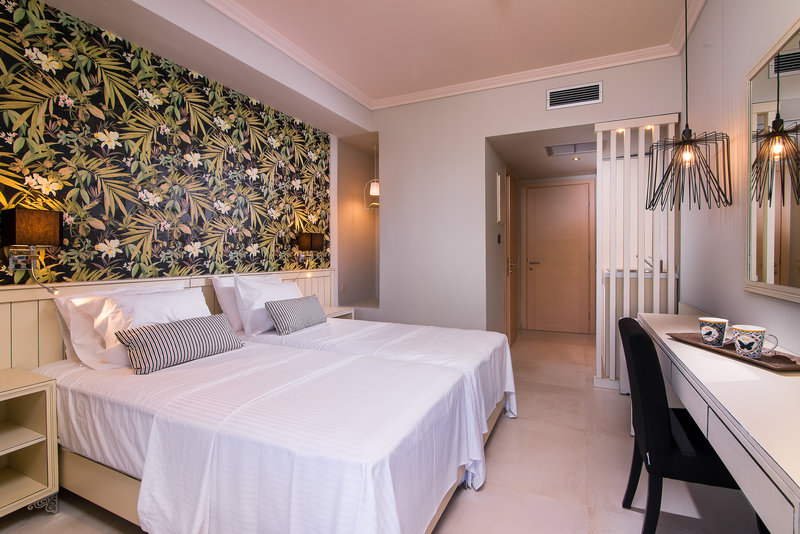 Neikos Luxury Suites 8