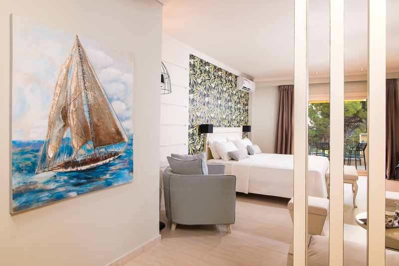 Neikos Luxury Suites 9