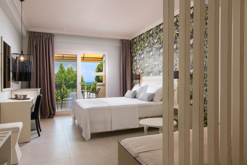 Neikos Luxury Suites 10