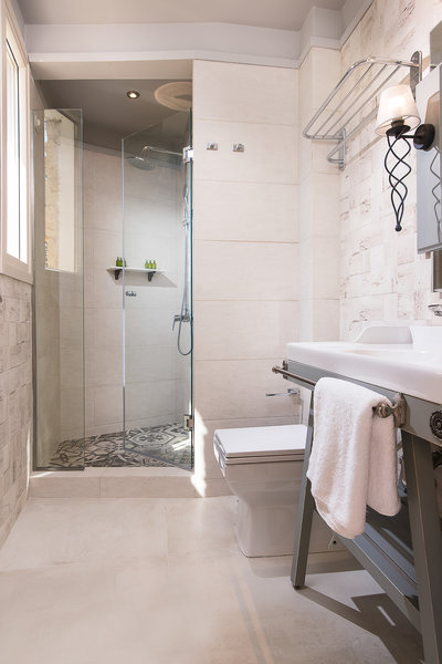 Neikos Luxury Suites 11