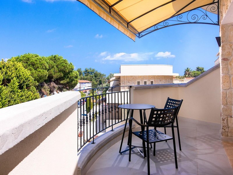 Neikos Mediterraneo 3