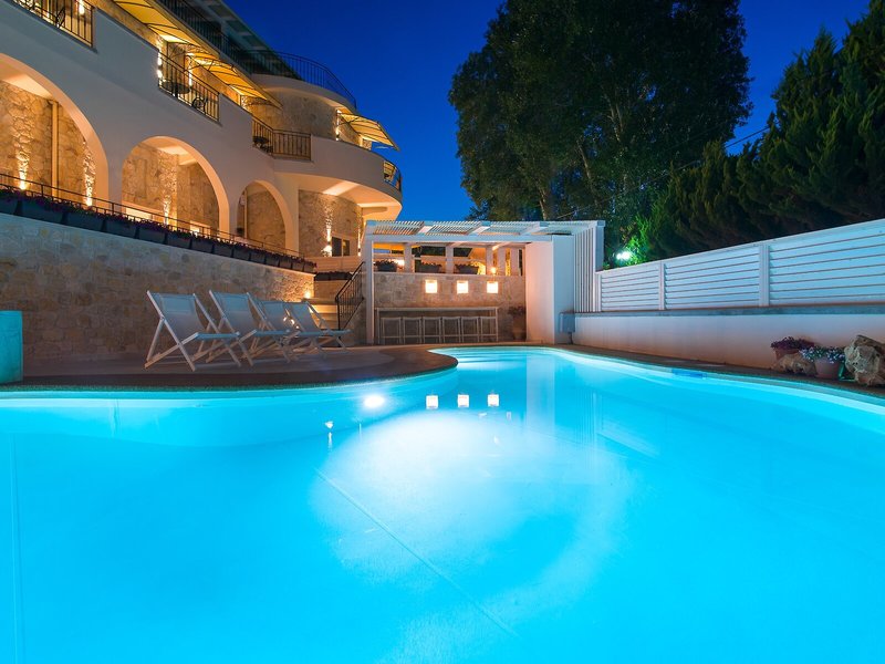 Neikos Mediterraneo 6