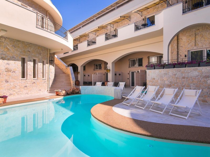 Neikos Mediterraneo 7