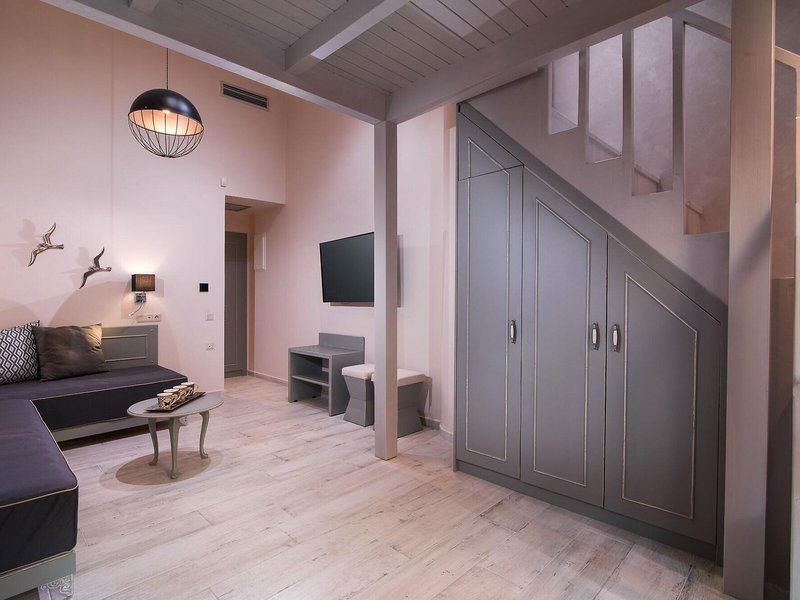 Neikos Mediterraneo 14