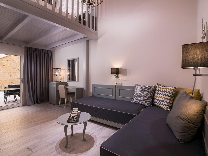 Neikos Mediterraneo 30