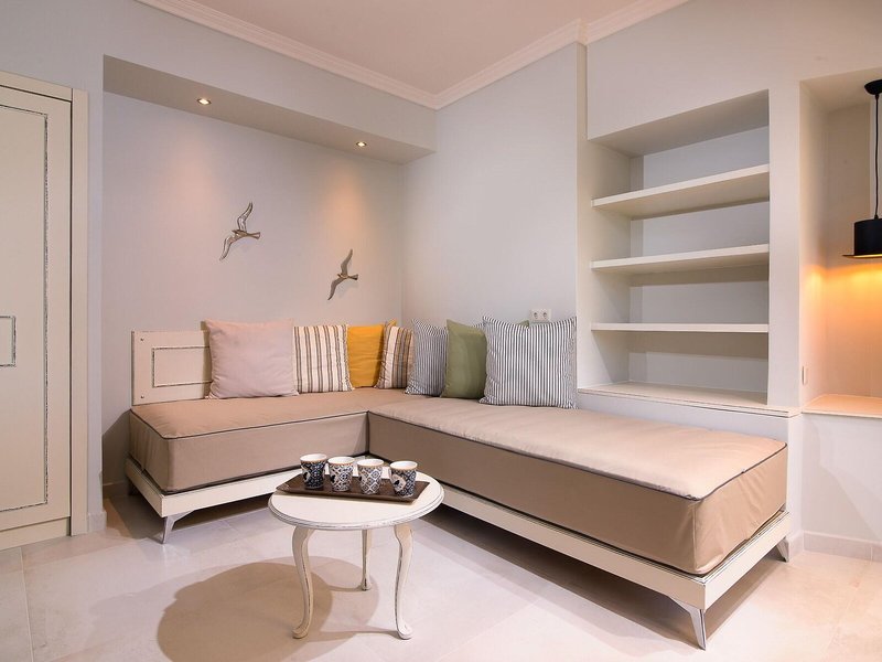 Neikos Mediterraneo 32