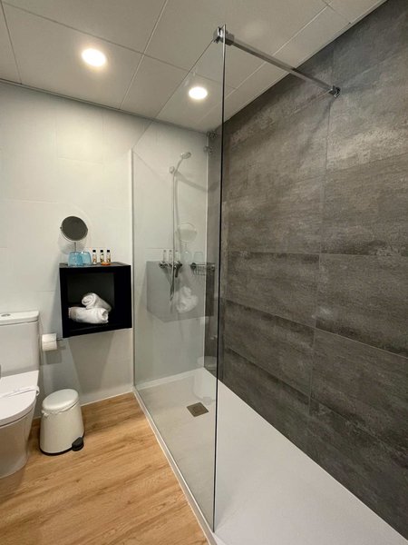 Elimar 5 - Bathroom Example