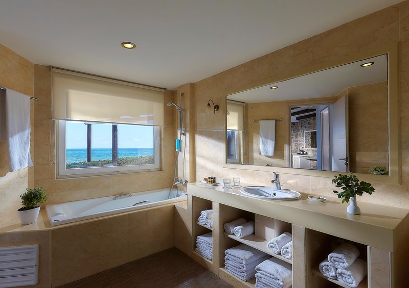 Alexander Beach Hotel & Village 79