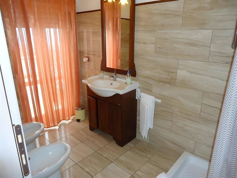 Bed and Breakfast Dorgali 5 - Bathroom Example