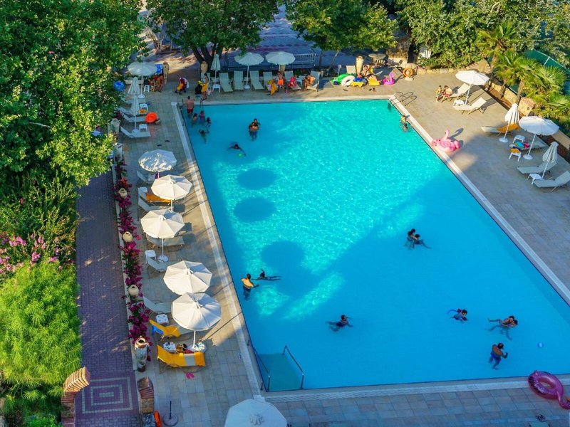 Cronwell Platamon Resort 9