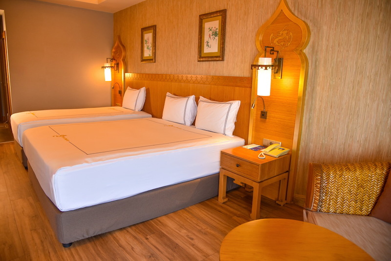 Royal Dragon Hotel 8