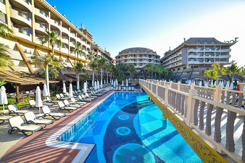 Royal Dragon Hotel 5