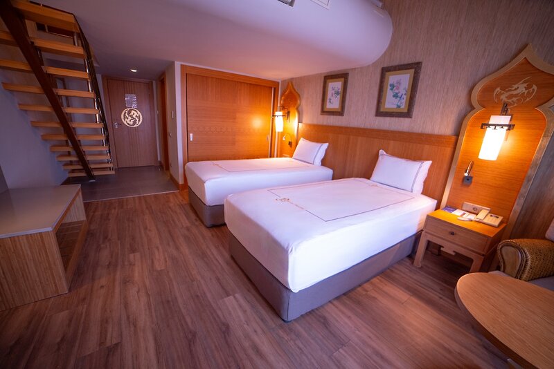 Royal Dragon Hotel 13