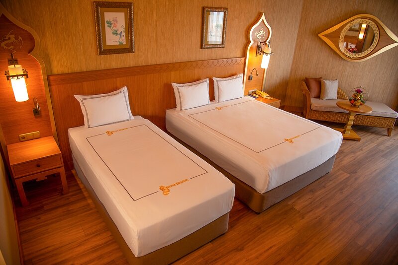 Royal Dragon Hotel 16