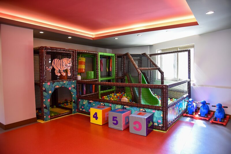 Royal Dragon Hotel 28