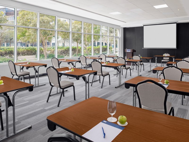 Holiday Inn Express Dubai Internet City 13