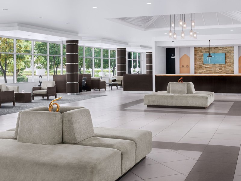 Holiday Inn Express Dubai Internet City 8 - Lounge / Lobby
