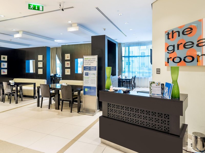 Holiday Inn Express Dubai Internet City 12 - Restaurant