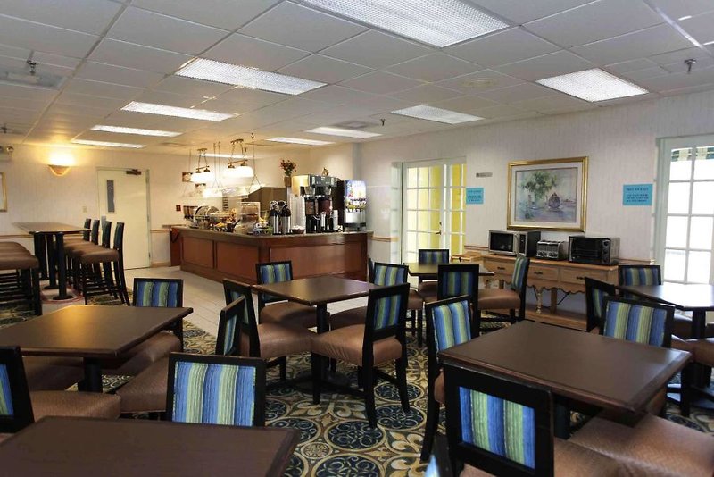 Wyndham Garden Jacksonville 4 - Bar