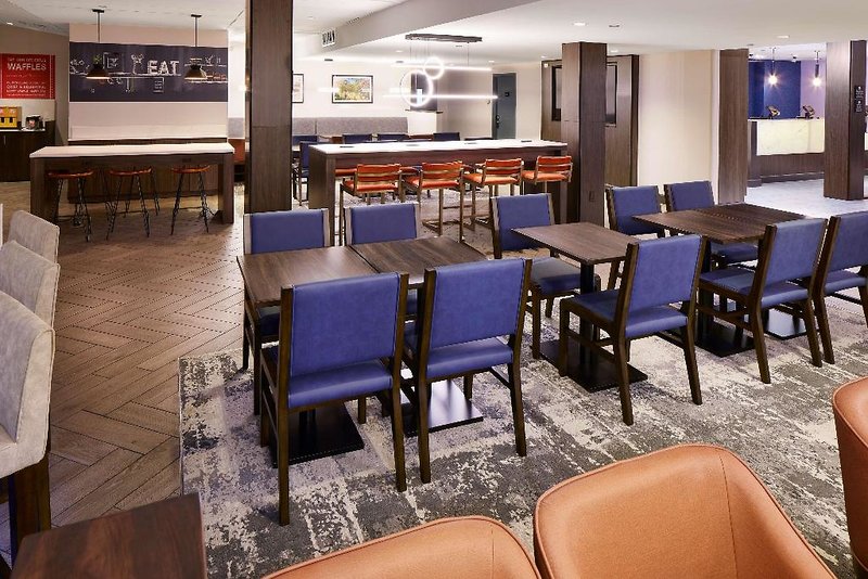 Hampton Inn Newark Airport
