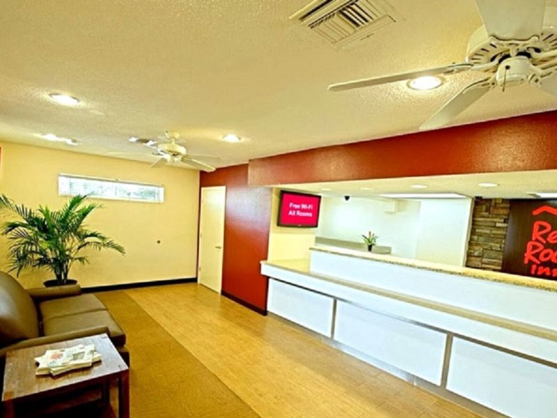 Red Roof PLUS+ And Suites Naples Downtown-5th Ave S 17