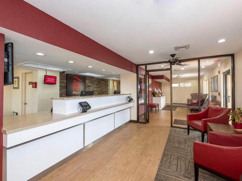 Red Roof PLUS+ And Suites Naples Downtown-5th Ave S 18