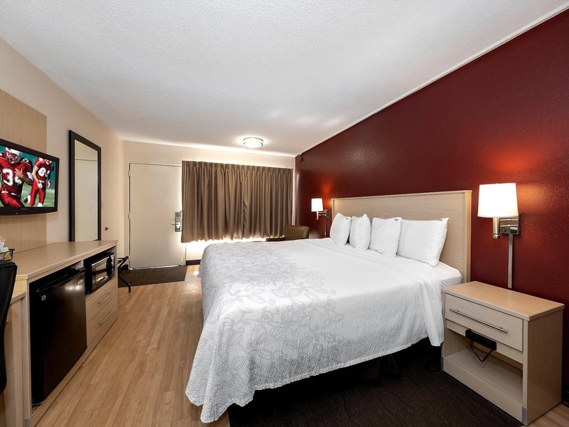 Red Roof PLUS+ And Suites Naples Downtown-5th Ave S 32