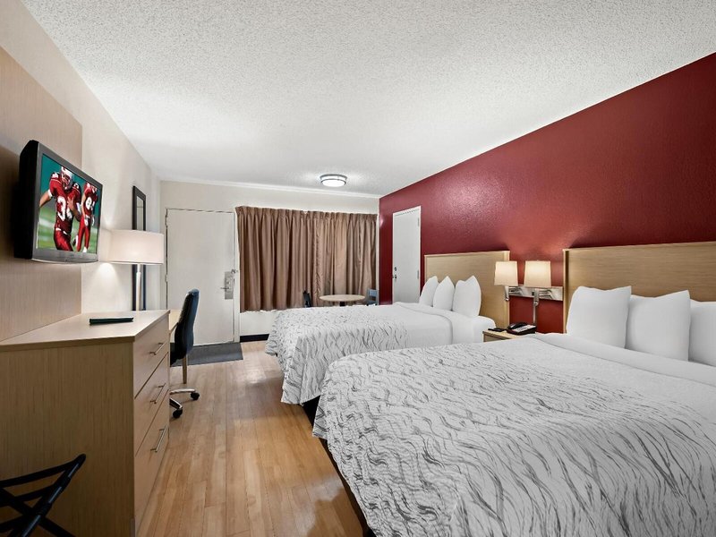 Red Roof PLUS+ And Suites Naples Downtown-5th Ave S 35
