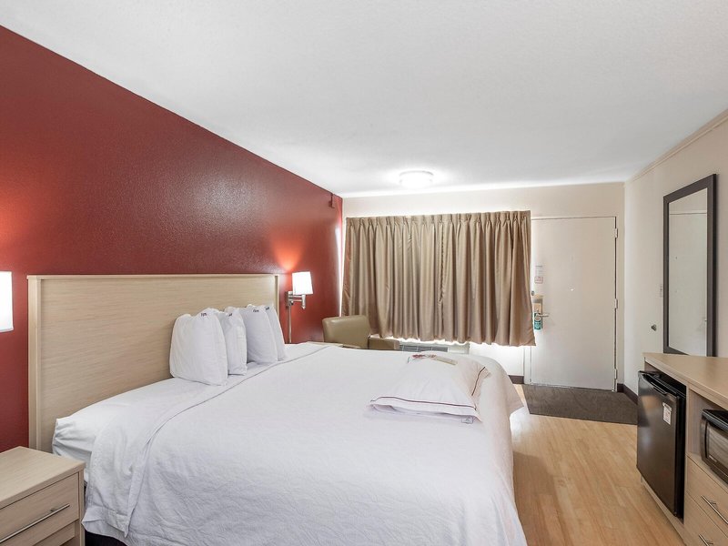 Red Roof PLUS+ And Suites Naples Downtown-5th Ave S 36