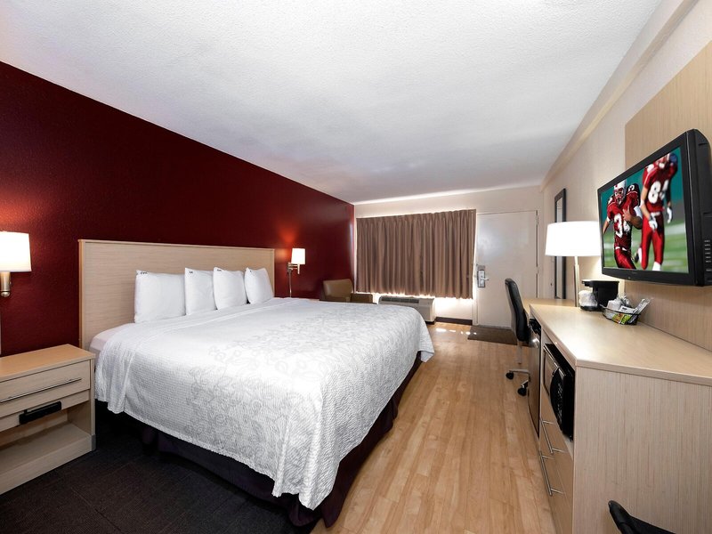 Red Roof PLUS+ And Suites Naples Downtown-5th Ave S 42