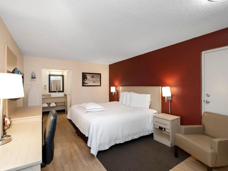 Red Roof PLUS+ And Suites Naples Downtown-5th Ave S 45