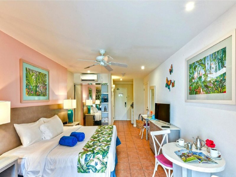 Butterfly Beach Hotel 43