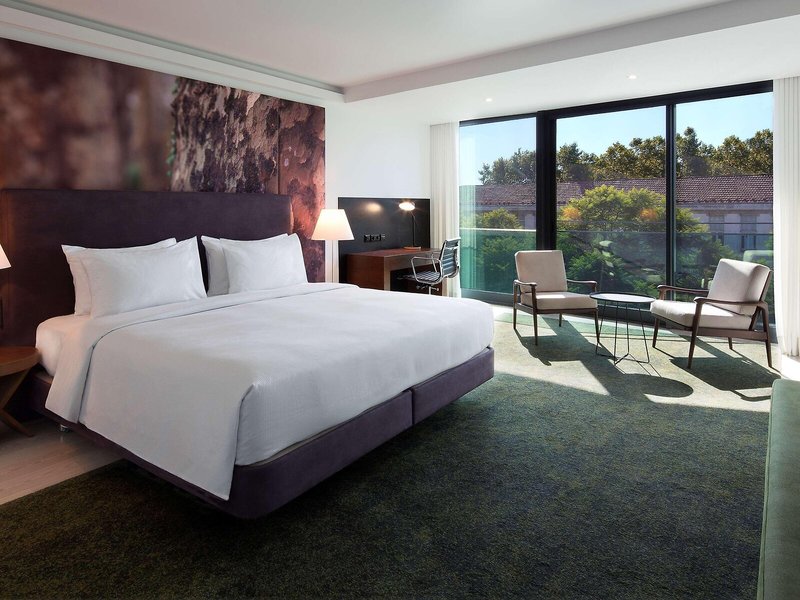 DoubleTree by Hilton Lisbon - Fontana Park 48