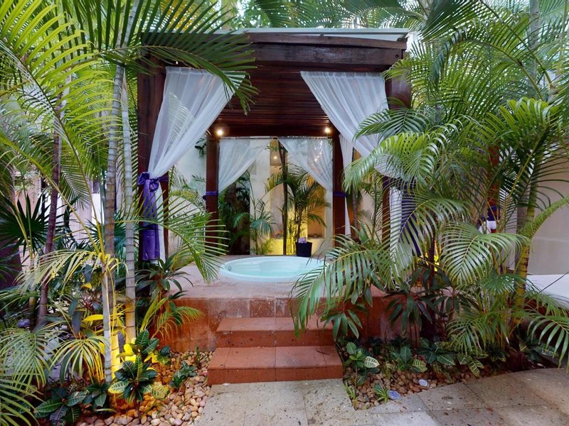 Grand Oasis Palm Resort & Spa 13