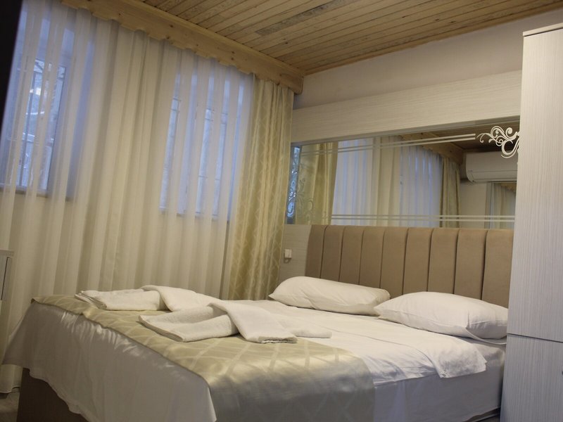 Hotel Megaron 9