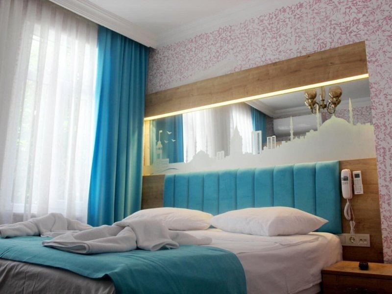Hotel Megaron 13