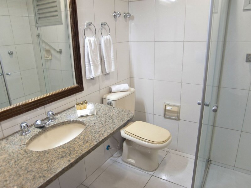 Dan Inn Planalto 23 - Bathroom Example