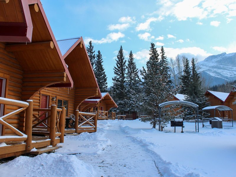 Miette Mountain Cabins 3