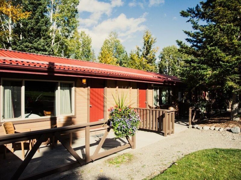 Miette Mountain Cabins 5