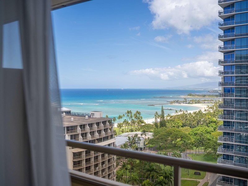 Embassy Suites Waikiki Beach Walk 4