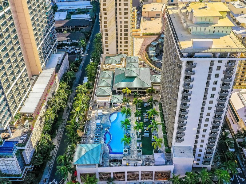 Embassy Suites Waikiki Beach Walk 9