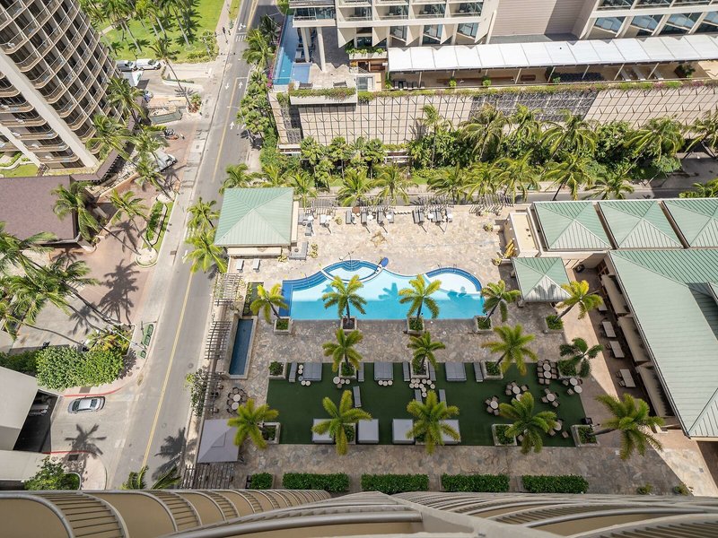 Embassy Suites Waikiki Beach Walk 11