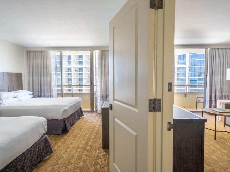 Embassy Suites Waikiki Beach Walk 27